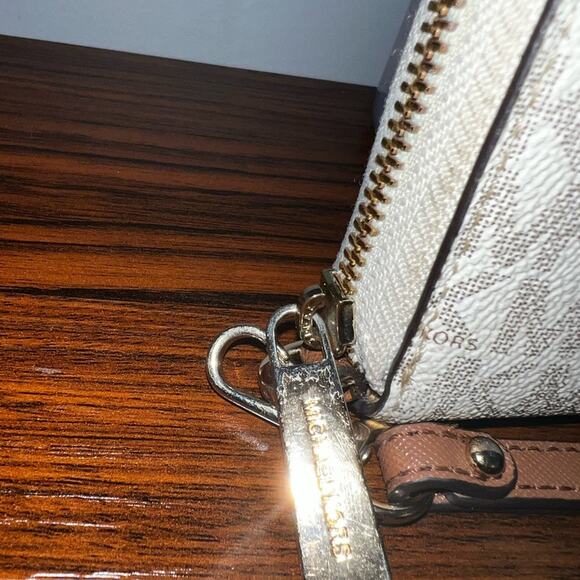 Michael Kors Jet Set - Flat Phone Case/Wristlet - Vanilla/Gold - Picture 3 of 6